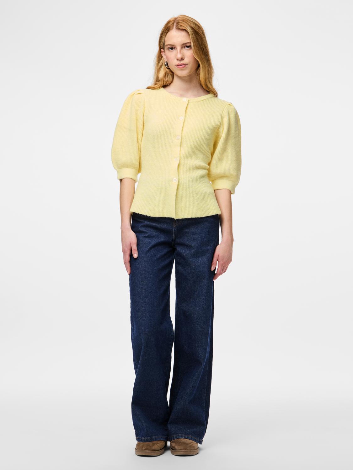 model_shot-front_full